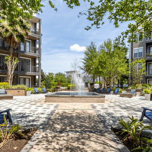 NoHo Flats - Courtyard with Fountain