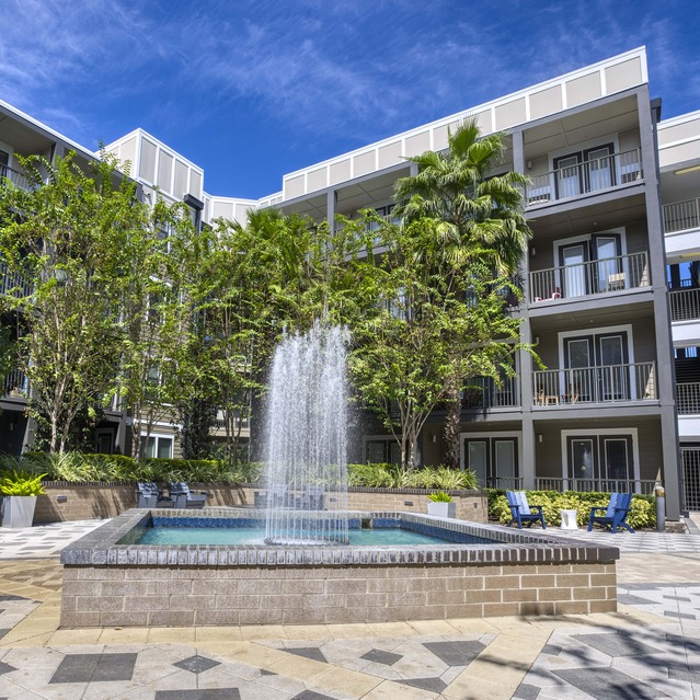 NoHo Flats - Courtyard with Fountain