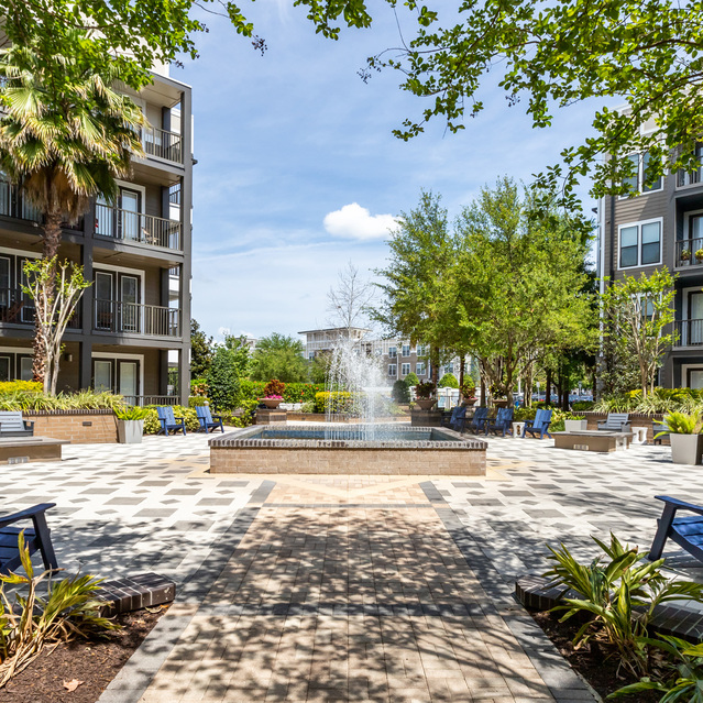 NoHo Flats - Courtyard with Fountain