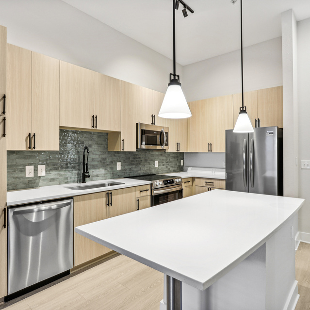 NoHo Flats - Apartments in Tampa - Renovated Kitchen 