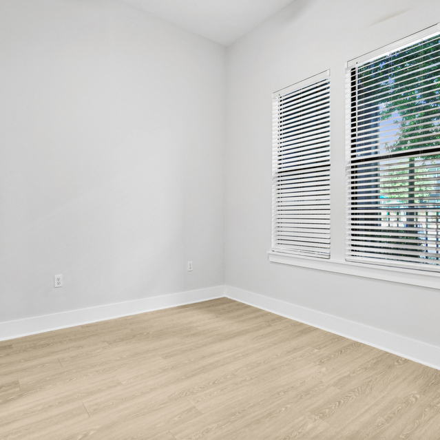 NoHo Flats - Apartments in Tampa - Renovated Room