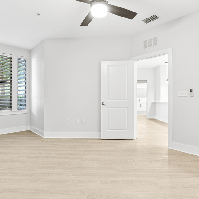 NoHo Flats - Apartments in Tampa - Renovated Room