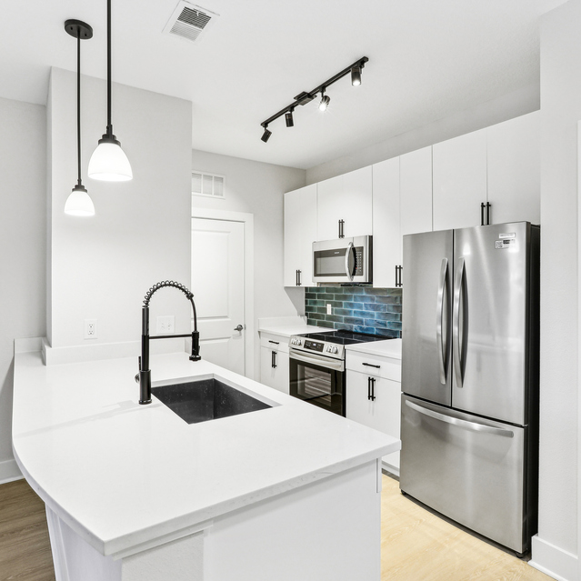 NoHo Flats - Apartments in Tampa - Renovated Kitchen