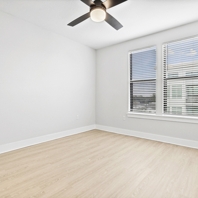 NoHo Flats - Apartments in Tampa - Renovated Room