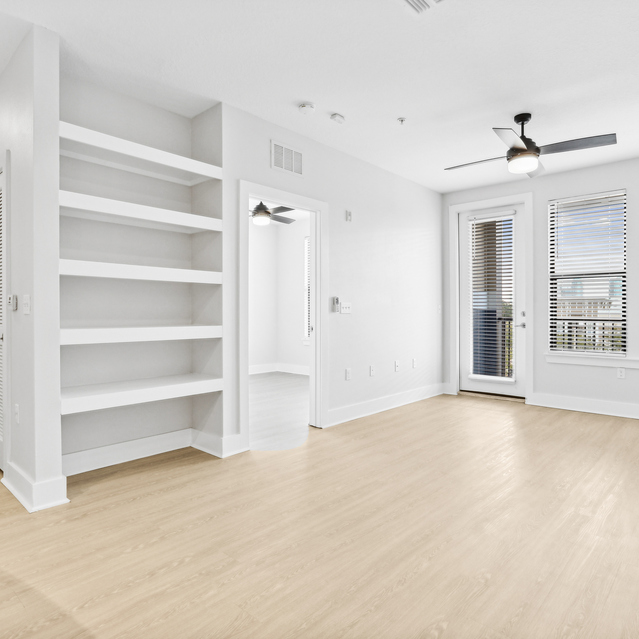 NoHo Flats - Apartments in Tampa - Renovated LivingRoom