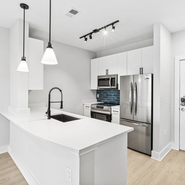NoHo Flats - Apartments in Tampa - Renovated Kitchen
