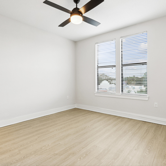 NoHo Flats - Apartments in Tampa - Renovated Room