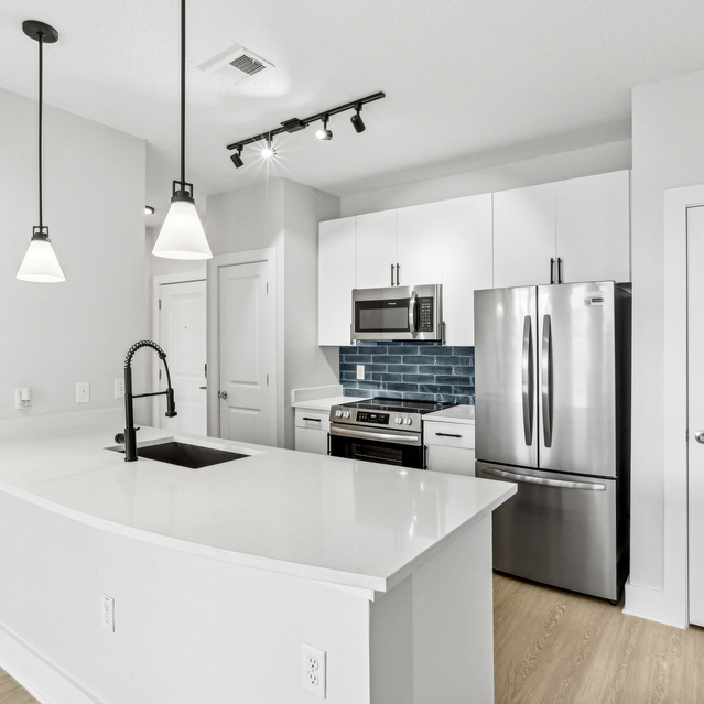 NoHo Flats - Apartments in Tampa - Renovated Kitchen 