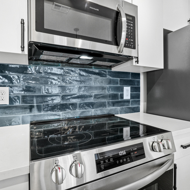 NoHo Flats - Apartments in Tampa - Renovated Kitchen