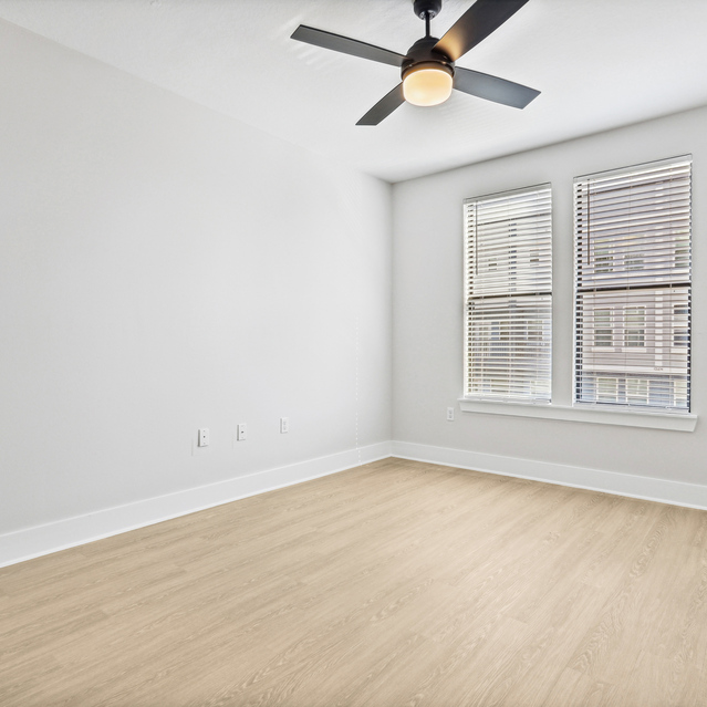 NoHo Flats - Apartments in Tampa - Renovated Room