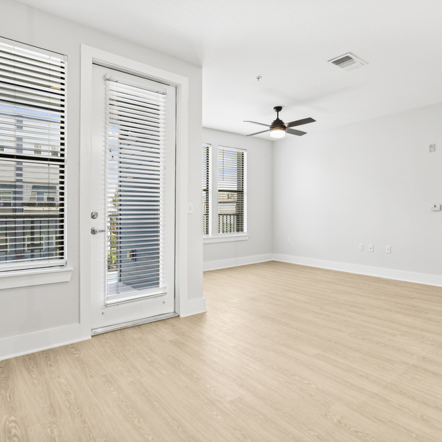 NoHo Flats - Apartments in Tampa - Renovated LivingRoom