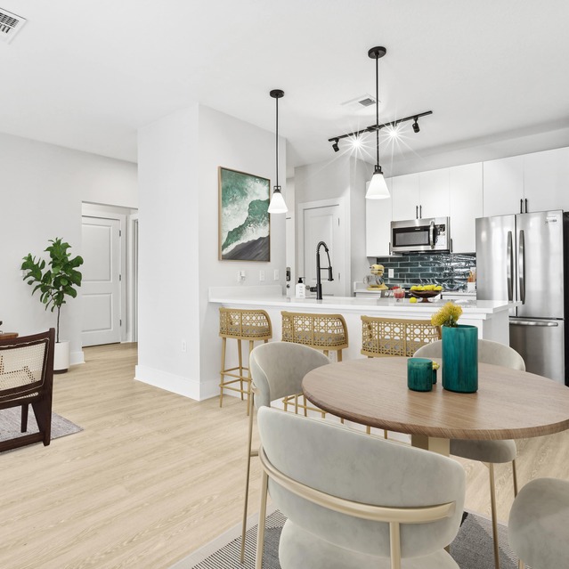 NoHo Flats - Renovated Apartments in Tampa - Living Space